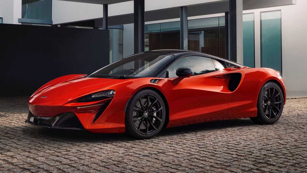 McLaren rolls-out 330kph plug-in hybrid Artura supercar