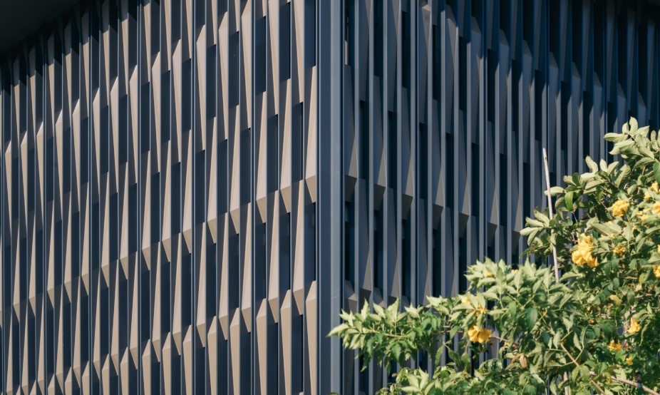 Aluminium lattice screen in 3ASH House ensures privacy and solar shading