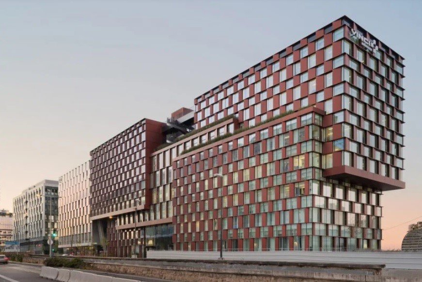 3XN finishes its first aluminium-clad hotel in France overlooking the La Défense