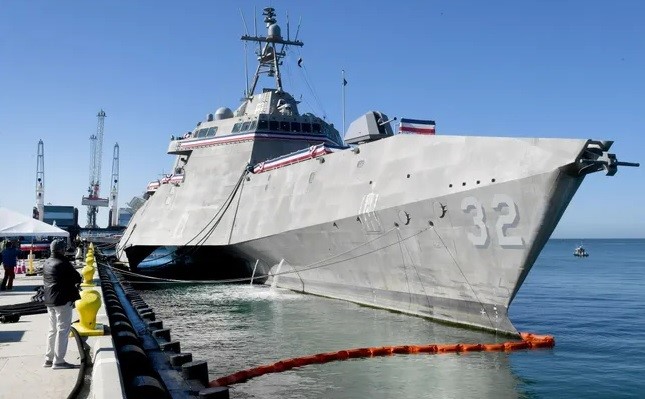 US Navy commissioned a new combat ship featuring aluminium trimaran design