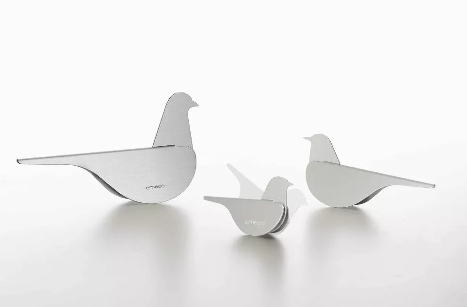 Emeco presents Birds by Yun Li made of recycled aluminium sheets 