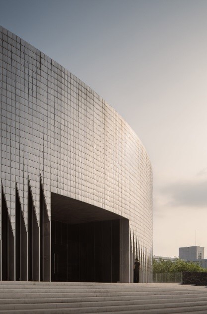 Mexico City becomes host to a living facade museum featuring thousands of aluminium panels 