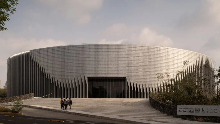 Mexico City becomes host to a living facade museum featuring thousands of aluminium panels 