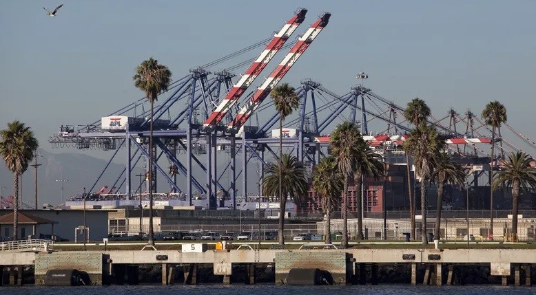 Recycling facility at L.A. port ships 5 tonnes of aluminium scrap using zero-emissions crane 