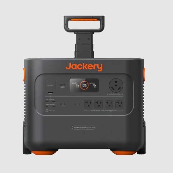 Jackery 2000 Plus power station with aluminium handle bags the SEAL Sustainable Product Award 2023