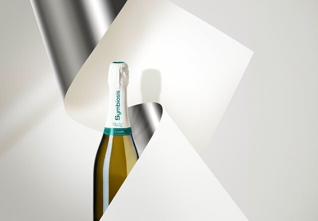 Crealis launches Symbiosis: The paper-based sparkling foil containing 44% aluminium, replacing plastic