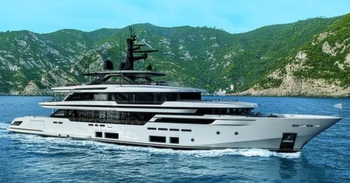 Sleek, sustainable & spectacular: The aluminium Custom Line 50 marks its entry in Italy