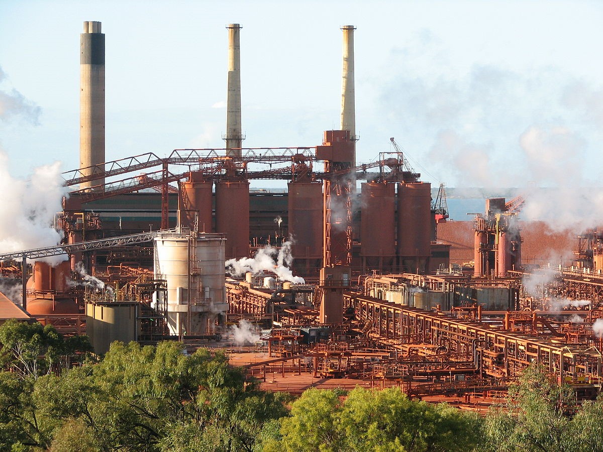 Indonesian and Chinese companies sign US$ 695 million contract to build an alumina refinery